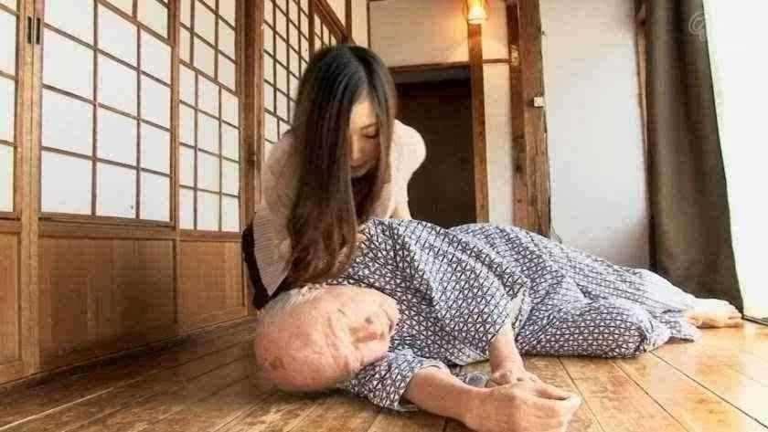 妈妈被我绑在床上
