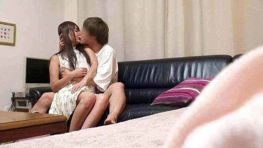 小堂妹的口交母亲的肉体